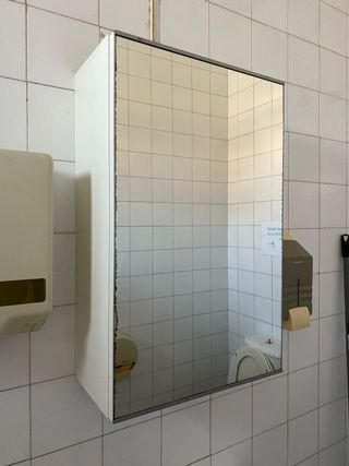 Mueble de baño con espejo