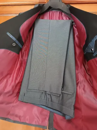 Traje de chaqueta hombre gris brillante