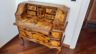 Mobile a ribalta in legno intarsiato