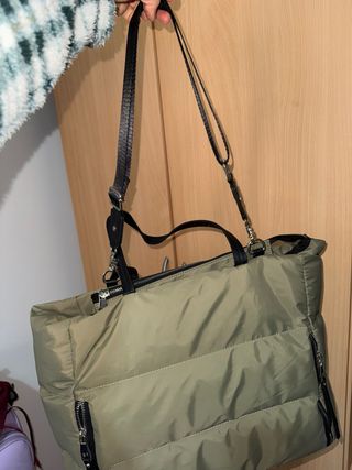 Bolso acolchado Stradivarius verde kaki