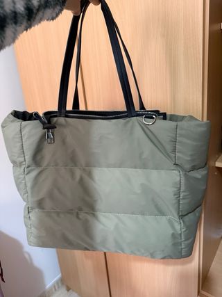 Bolso acolchado Stradivarius verde kaki