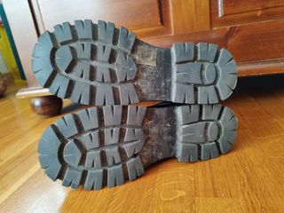 Botas negras con cordones