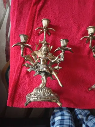2 Candelabro de Bronce con Figuras