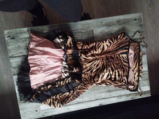 Vestido estampado cebra con volantes