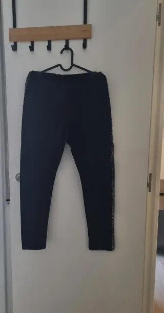 Pantalón recto pitillo con goma