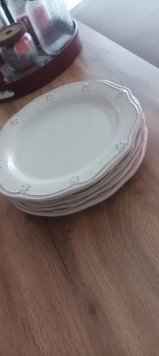 4 Platos llanos decorados beige