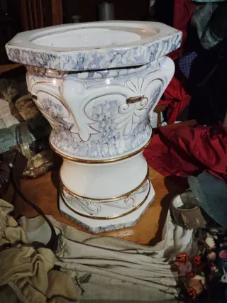 Pie de maceta antiguo cerámica azul y blanco