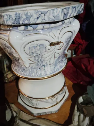 Pie de maceta antiguo cerámica azul y blanco