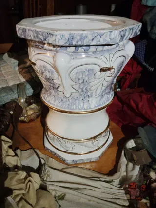 Pie de maceta antiguo cerámica azul y blanco