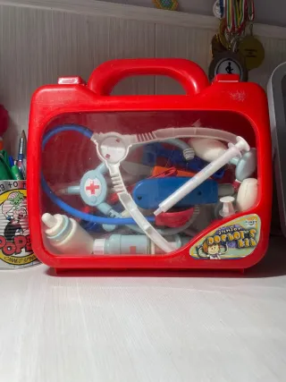 Maletín médico de juguete
