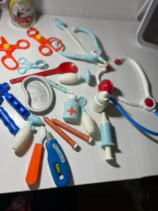 Maletín médico de juguete