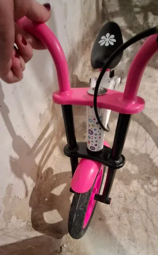 Bicicleta infantil sin pedales rosa