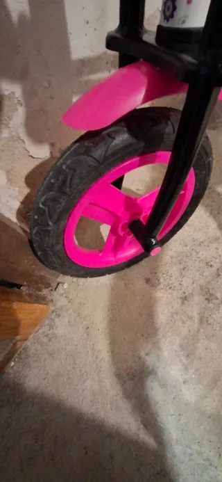 Bicicleta infantil sin pedales rosa