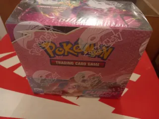 Caja Pokémon Fusion Strike