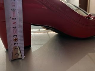 Zapatos rojos de tacón Hush Puppies con lazo