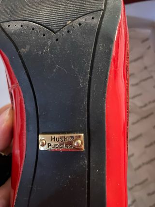 Zapatos rojos de tacón Hush Puppies con lazo