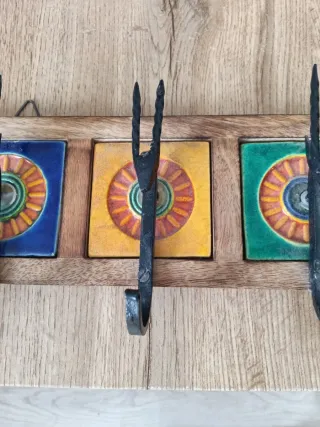 Perchero Madera y Cerámica Decorado