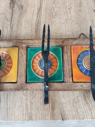 Perchero Madera y Cerámica Decorado