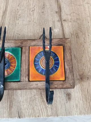Perchero Madera y Cerámica Decorado
