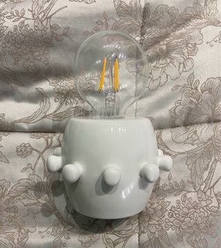 Lampada da scrivania / tavolo bianca a pile