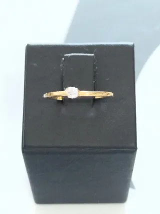 Anillo oro con circonita para chica nuevo.