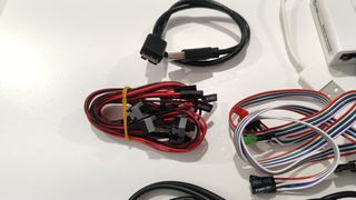 Cables y adaptadores variados