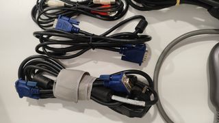 Cables y adaptadores variados