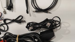 Cables y adaptadores variados