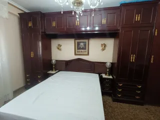 Dormitorio completo antiguo hecho a mano