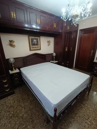 Dormitorio completo antiguo hecho a mano