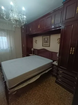 Dormitorio completo antiguo hecho a mano