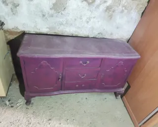 Aparador vintage morado para restaurar