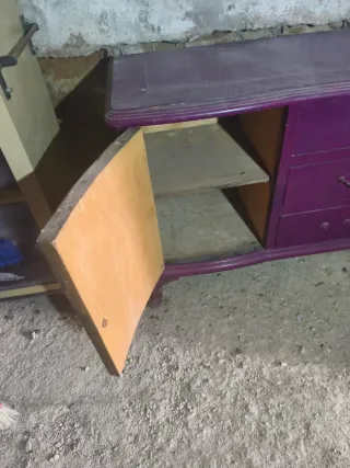 Aparador vintage morado para restaurar