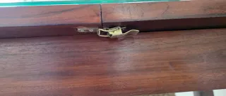 Mesa comedor extensible y 4 sillas marca Banak.