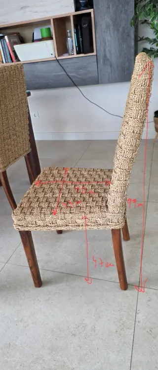 Mesa comedor extensible y 4 sillas marca Banak.