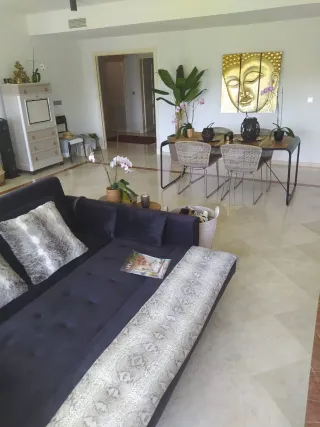 Sofá  diseño negro   tipo terciopelo