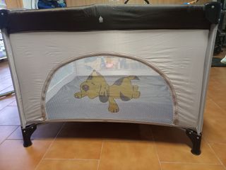 Parque infantil con dibujo de perro