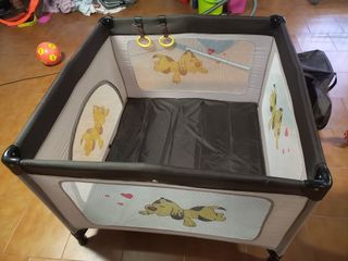 Parque infantil con dibujo de perro