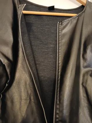 Chaqueta Shein efecto piel negra