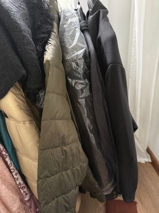 Abrigo negro y verde oliva