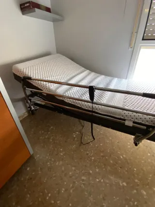 Cama articulada metálica