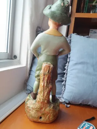 Figura terracota modernista niño acordeón