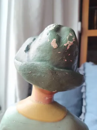 Figura terracota modernista niño acordeón