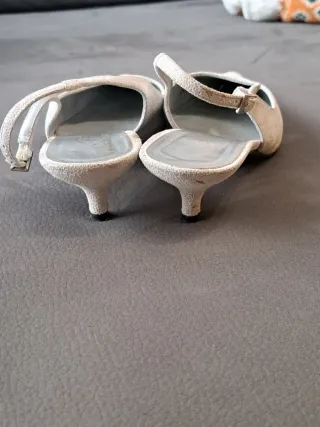 Zapatos grises ante con puntos plateados