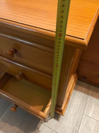 Mesitas de noche de madera (son 2)