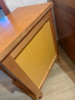 Mesitas de noche de madera (son 2)