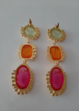 Pendientes dorados largos resina naranja y rosa