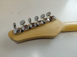 Mástil Guitarra Stratocaster con Afinadores