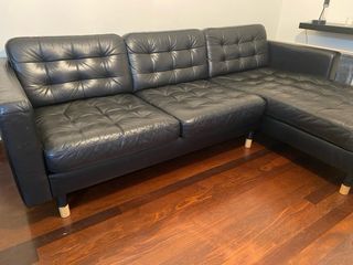 Sofá de piel negro Ikea