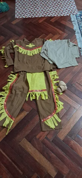 Disfraz indio niño incluye polo y leotardos